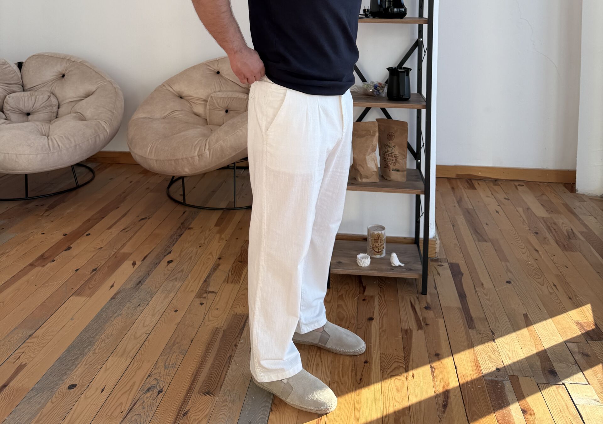 Beli Lastikli, Düğmeli, Fermuarlı Keten Pantolon - Beyaz